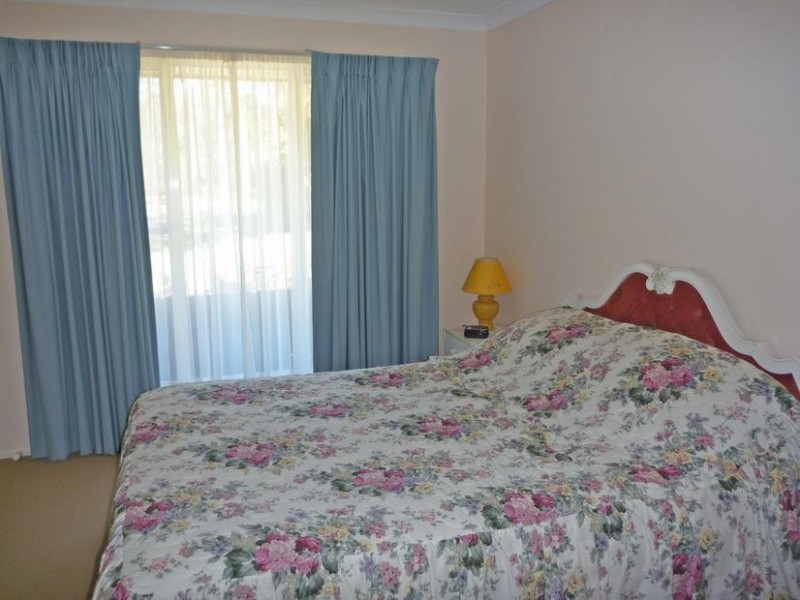 15 Canning Crescent, Sunshine Bay NSW 2536