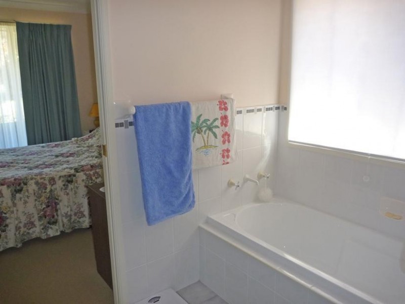 15 Canning Crescent, Sunshine Bay NSW 2536