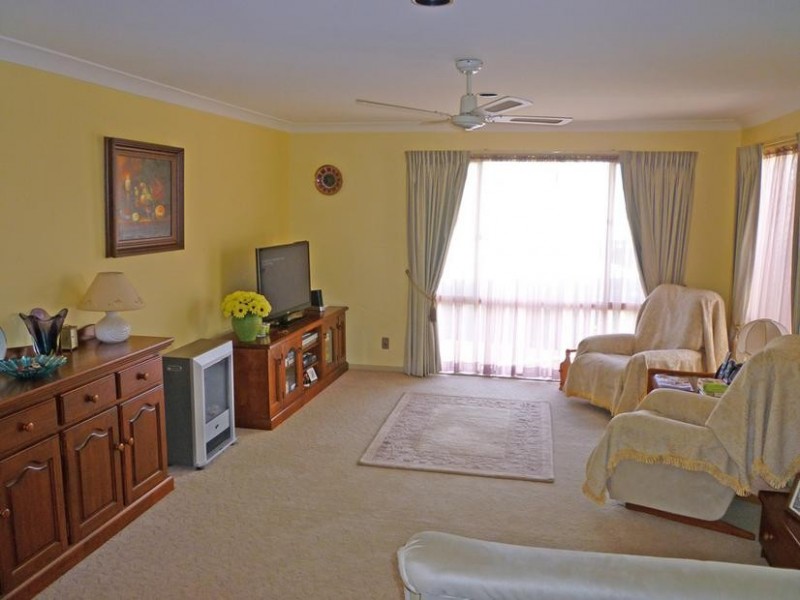 8 Blaxland Court, Sunshine Bay NSW 2536
