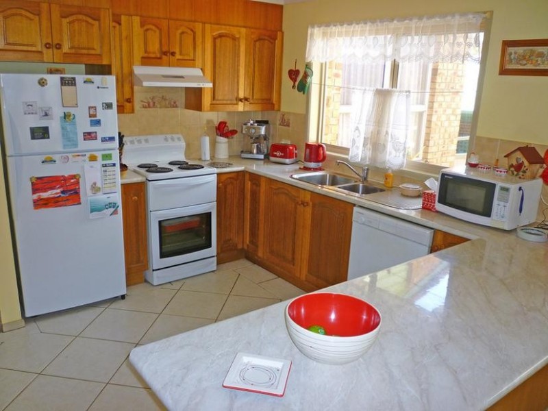 8 Blaxland Court, Sunshine Bay NSW 2536