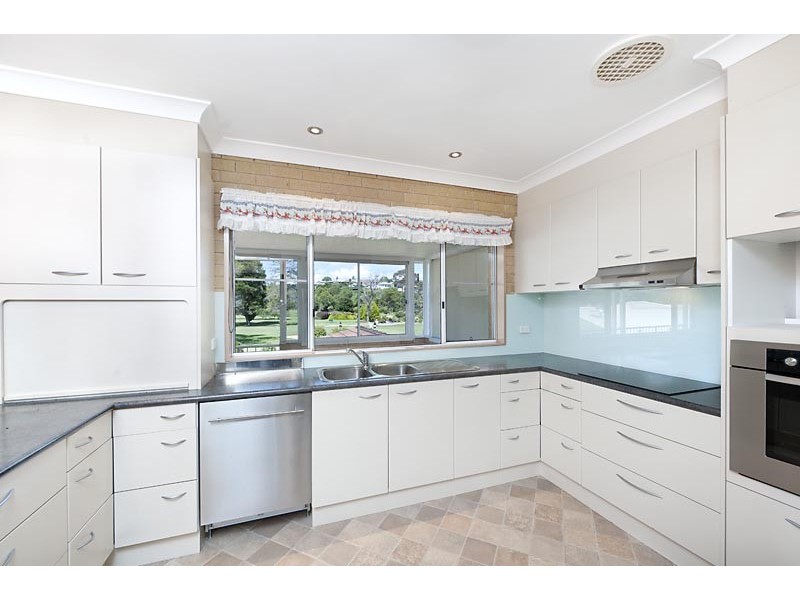 6 Golf Links Drive, Batemans Bay NSW 2536