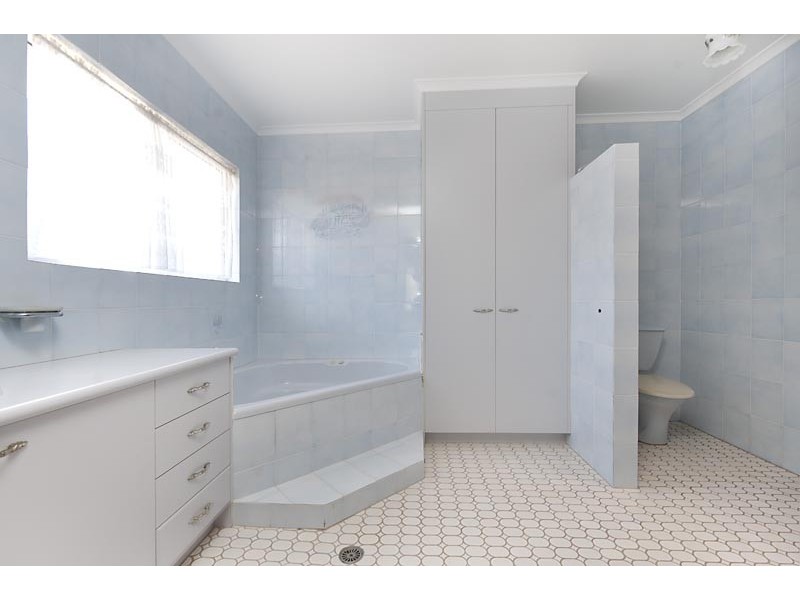 6 Golf Links Drive, Batemans Bay NSW 2536