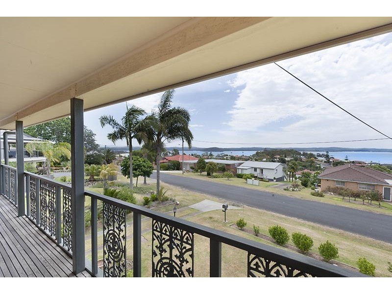 32 Ocean Road, Batehaven NSW 2536