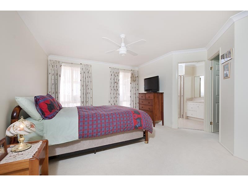 20 Canning Crescent, Sunshine Bay NSW 2536