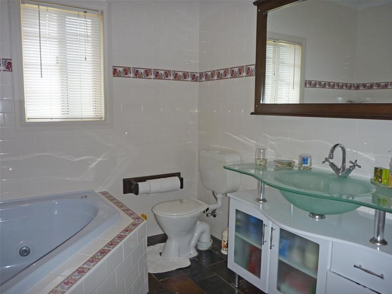 8 Kauzal Crescent, Surf Beach NSW 2536