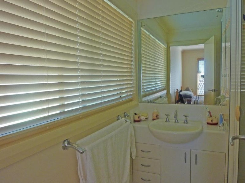 8 Cox Place, Sunshine Bay NSW 2536