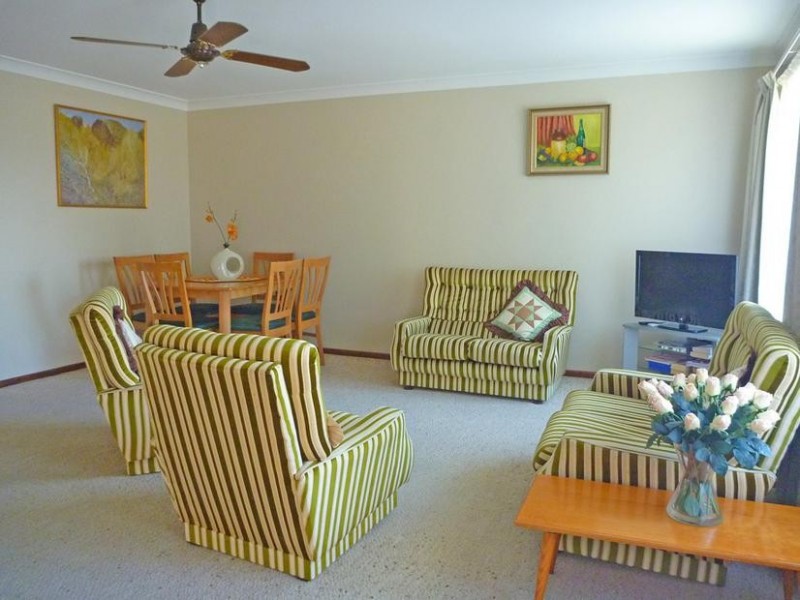 2/692 Beach Road, Surf Beach NSW 2536