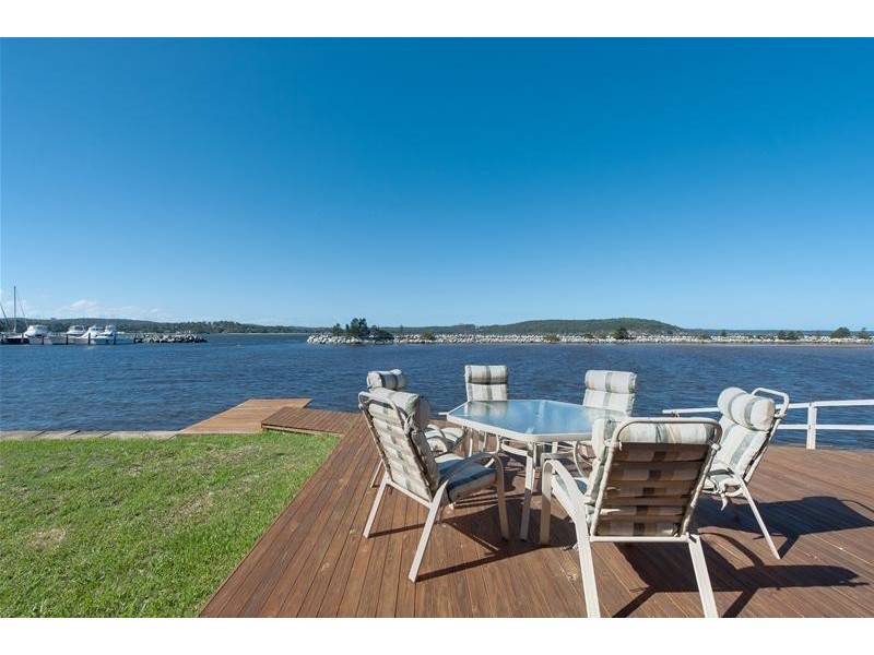 33 Beach Road, Batemans Bay NSW 2536