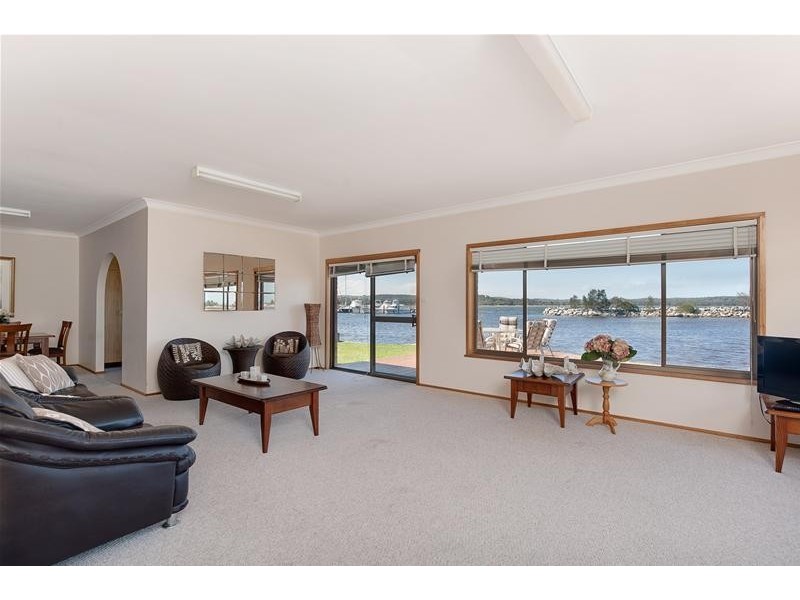 33 Beach Road, Batemans Bay NSW 2536