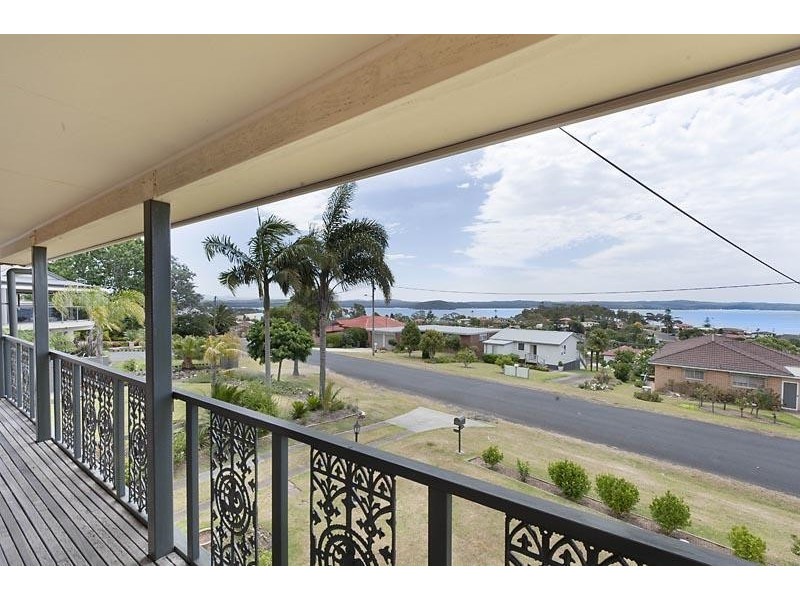 32 Ocean Road, Batehaven NSW 2536