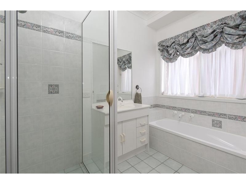 16 Penthouse Place, North Batemans Bay NSW 2536