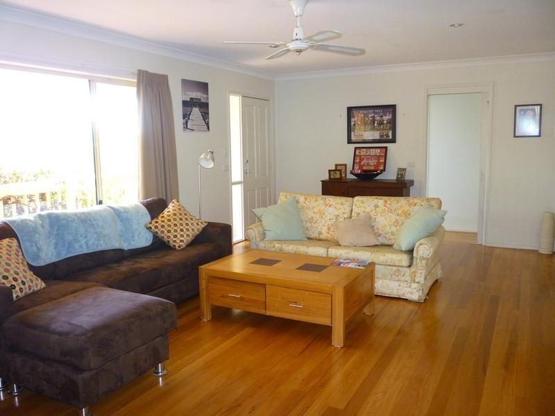 41 Karoola Crescent, Surfside NSW 2536
