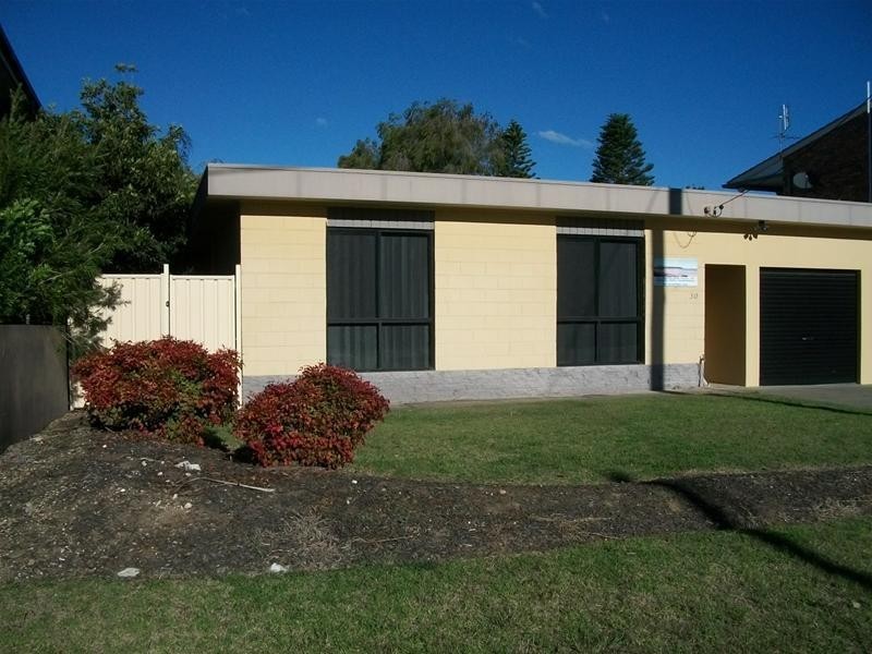 1/30 Myamba Parade, Surfside NSW 2536