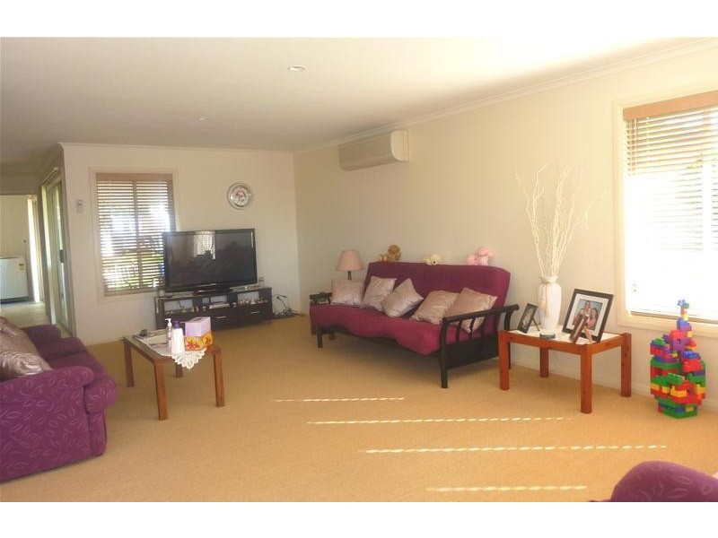 8 Cox Place, Sunshine Bay NSW 2536