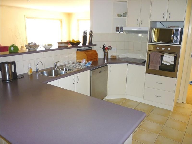 8 Cox Place, Sunshine Bay NSW 2536