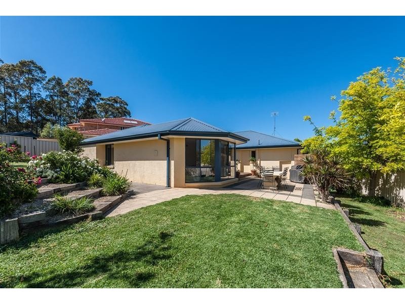 7 Leichhardt Place, Sunshine Bay NSW 2536