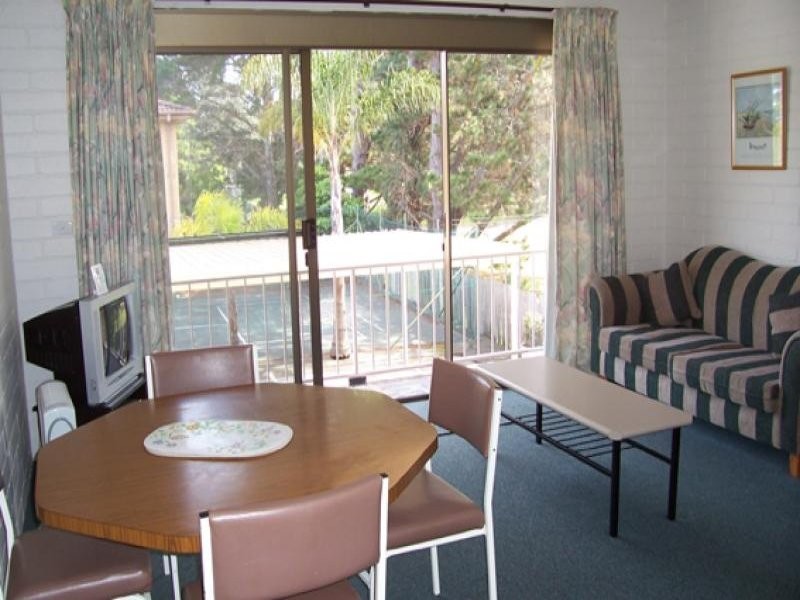 1/2 Matthew Parade, Batehaven NSW 2536