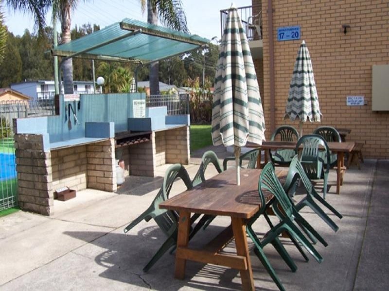 1/2 Matthew Parade, Batehaven NSW 2536