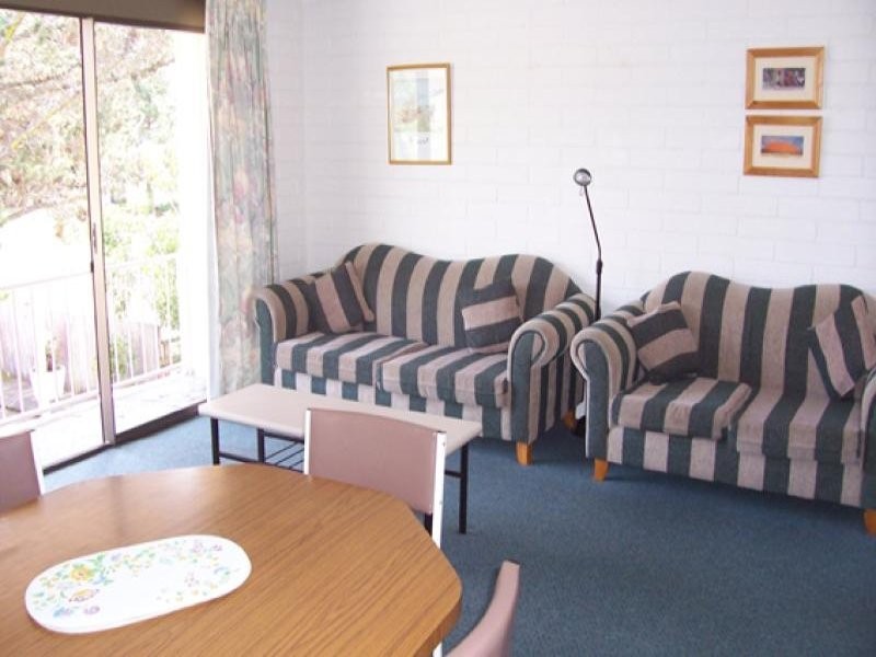 1/2 Matthew Parade, Batehaven NSW 2536