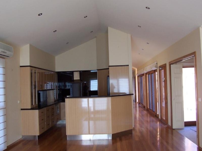 398 Beach Road, Batehaven NSW 2536