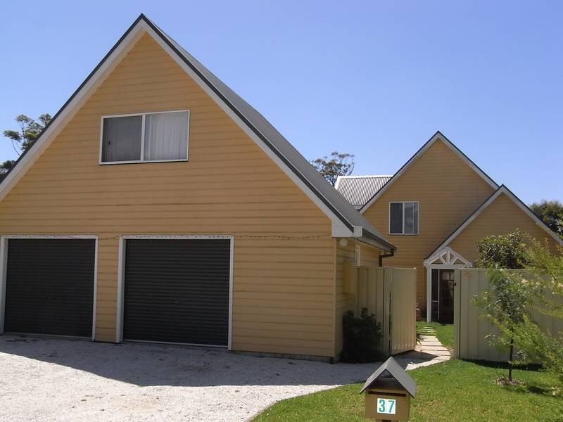 37 Hollingsworth Crescent, Callala Bay NSW 2540