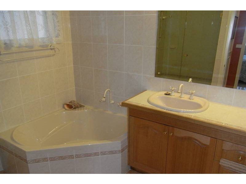 18 Boorawine Terrace, Callala Bay NSW 2540