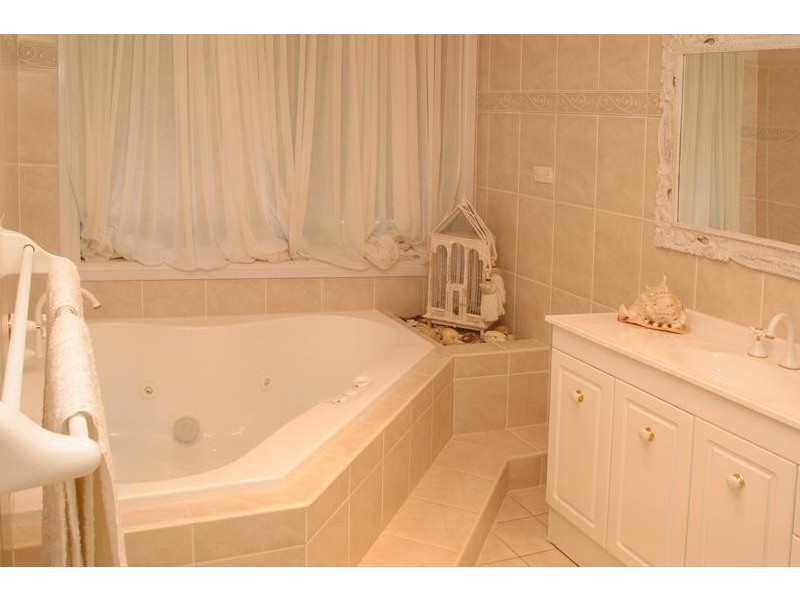 5 Quay Road, Callala Beach NSW 2540