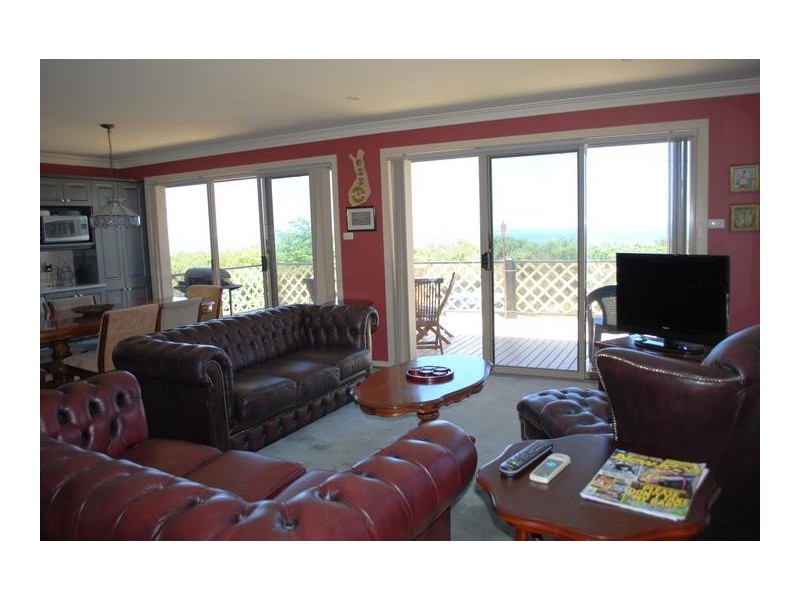 16 Greenway Road, Callala Beach NSW 2540