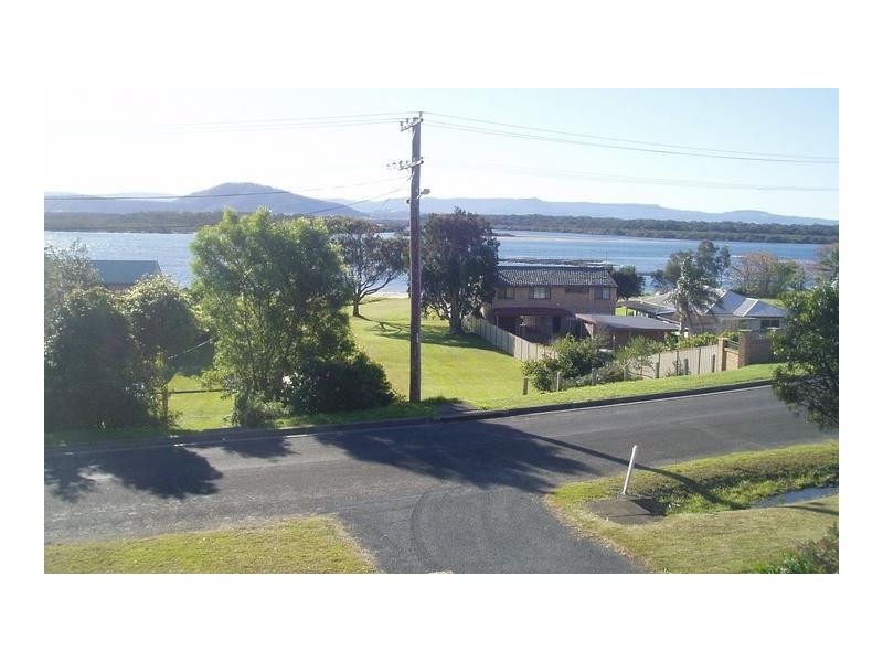 42 Orama Crescent, Orient Point NSW 2540