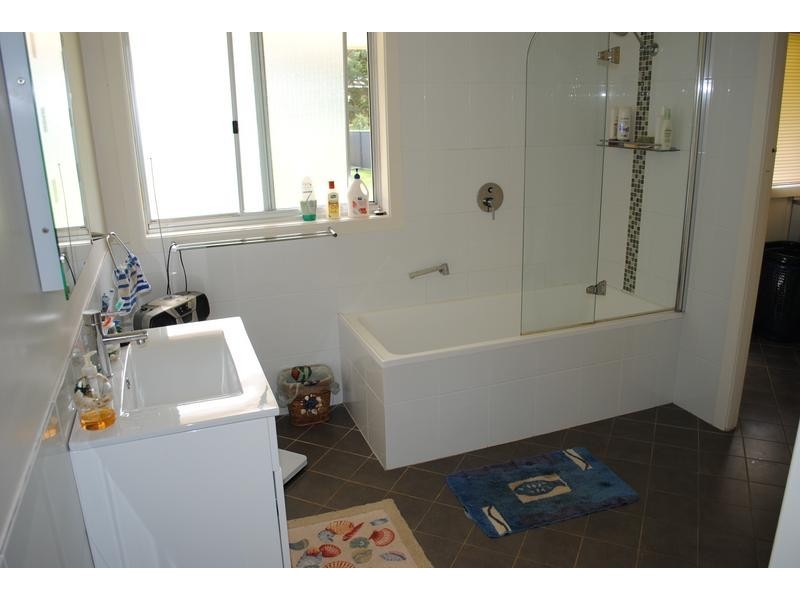 8 Carlton Crescent, Culburra Beach NSW 2540