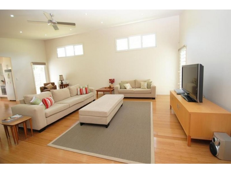 10 Hazelwood Rise, Callala Beach NSW 2540