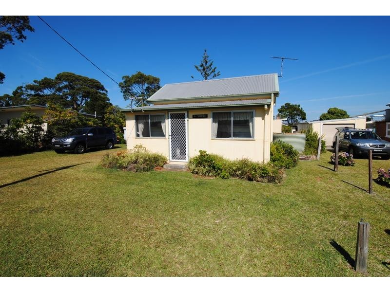 11 Conjola Street, Currarong NSW 2540