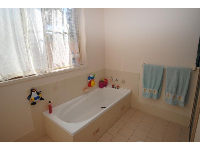 100 Hollingsworth Crescent, Callala Bay NSW 2540