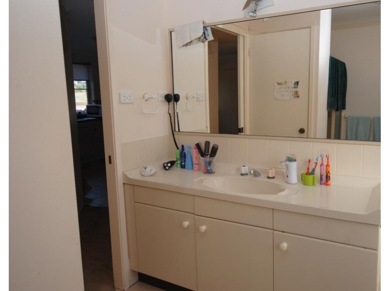 100 Hollingsworth Crescent, Callala Bay NSW 2540