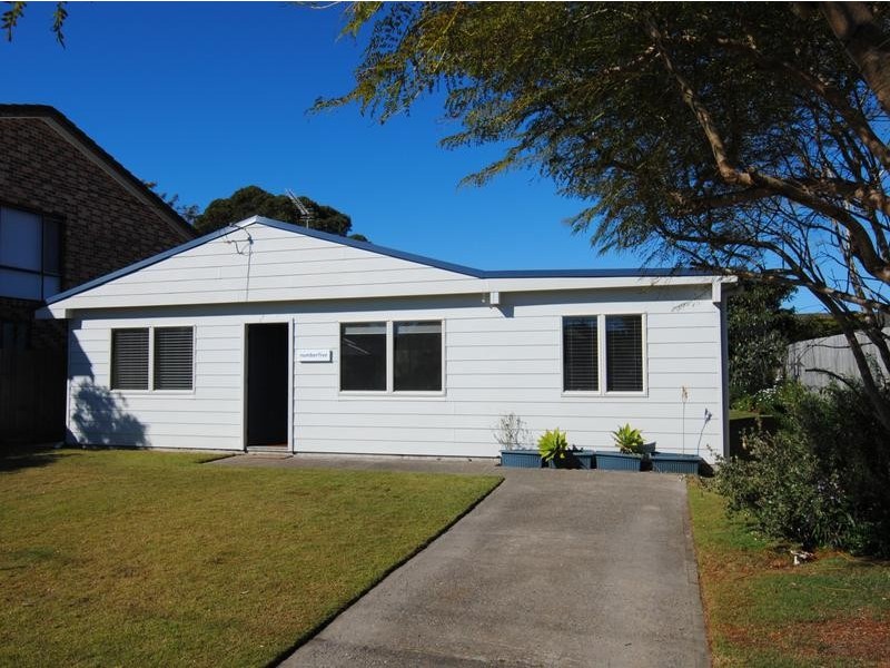 5 Lennox Road, Callala Beach NSW 2540