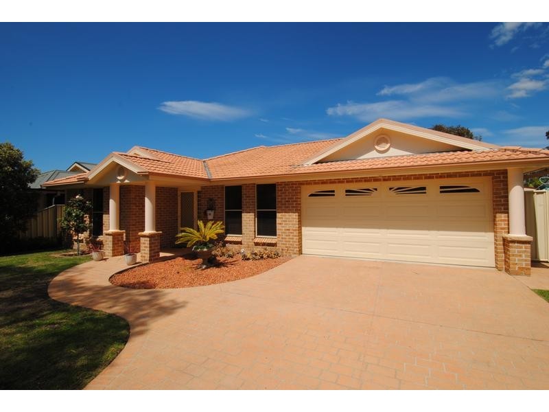 12 Carson Crescent, Callala Bay NSW 2540