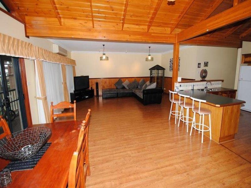 16 Church Street, Greenwell Point NSW 2540