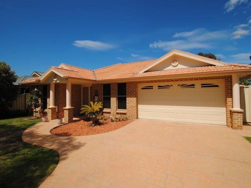 12 Carson Crescent, Callala Bay NSW 2540