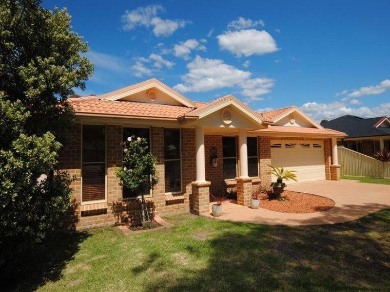 12 Carson Crescent, Callala Bay NSW 2540