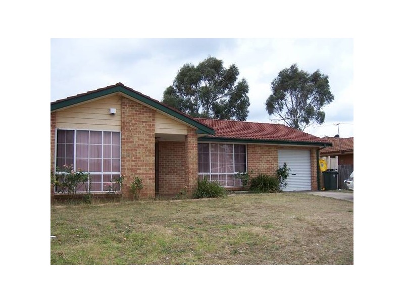 Potoroo Ave, St Helens Park NSW 2560