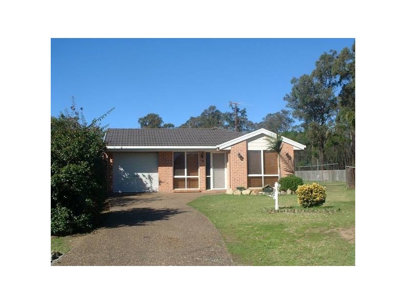 14 Dewey Pl, St Helens Park NSW 2560