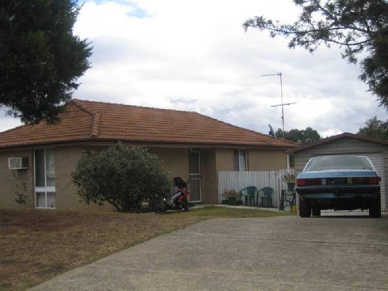 4 Jessica Place, Rosemeadow NSW 2560