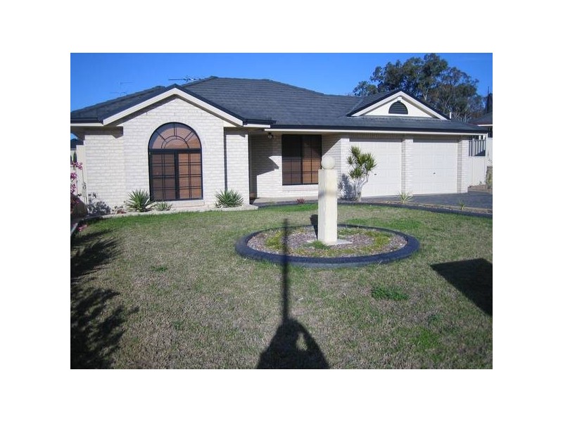 5 Gibbs Pl, St Helens Park NSW 2560