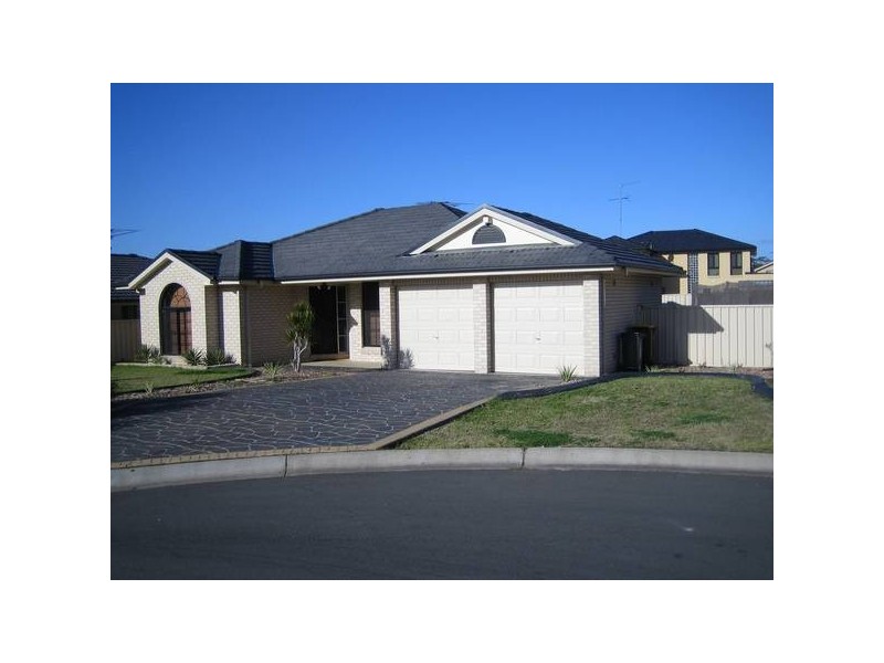 5 Gibbs Pl, St Helens Park NSW 2560