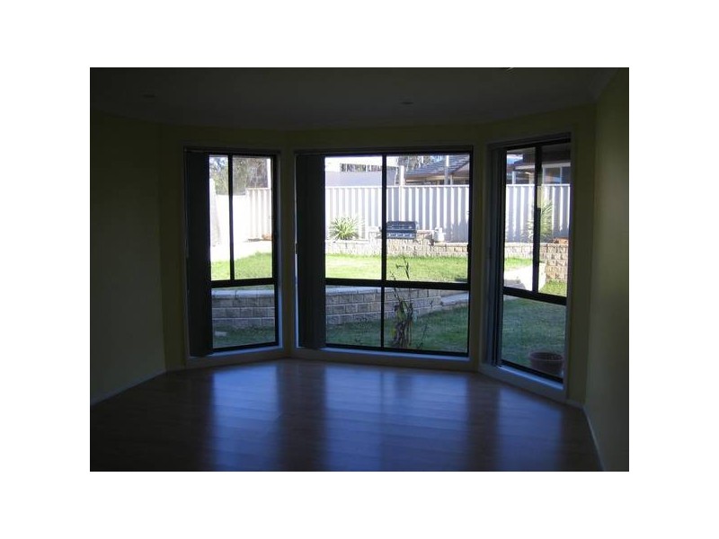 5 Gibbs Pl, St Helens Park NSW 2560