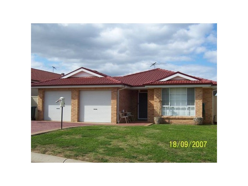 39 Archibald Cres, Rosemeadow NSW 2560