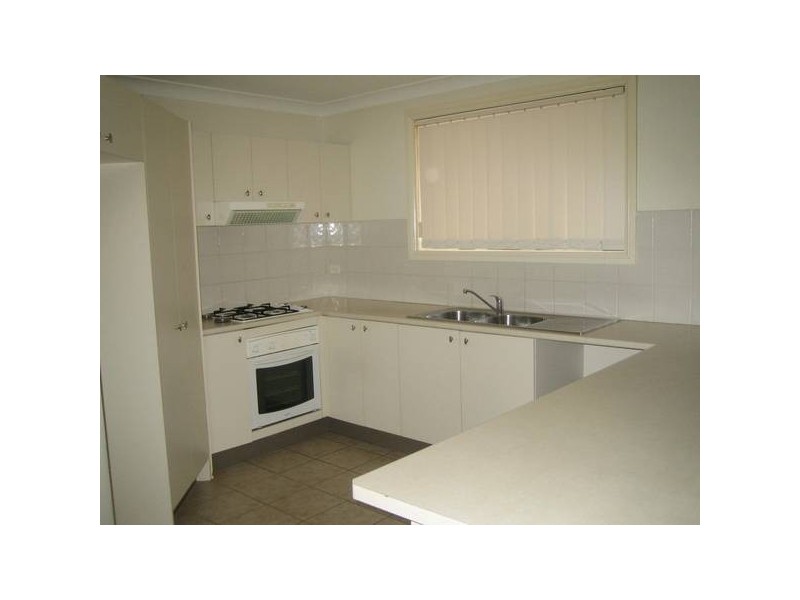 39 Archibald Cres, Rosemeadow NSW 2560