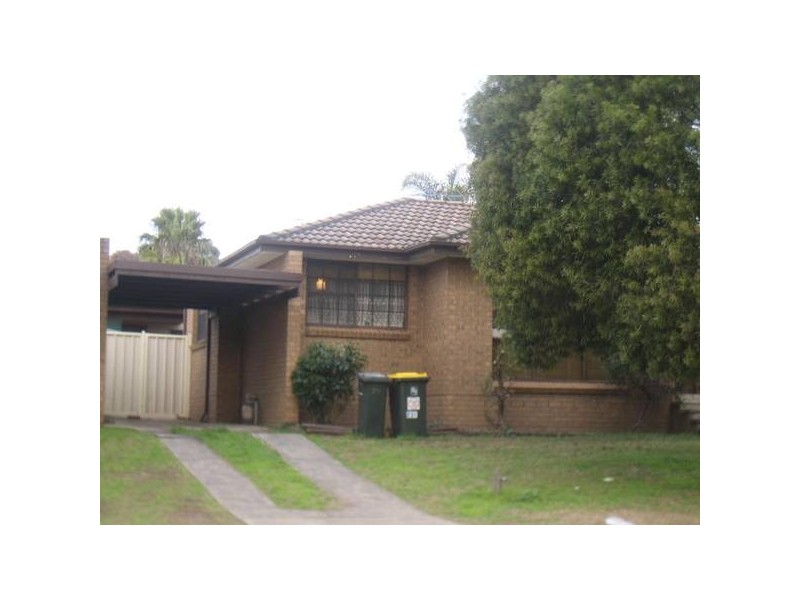231 Copperfield Dr, Rosemeadow NSW 2560