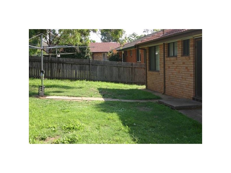 Eloura Cres, Woodbine NSW 2560