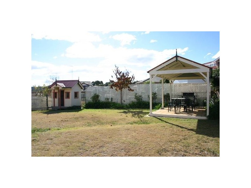 11 Laguna Pl, Glen Alpine NSW 2560